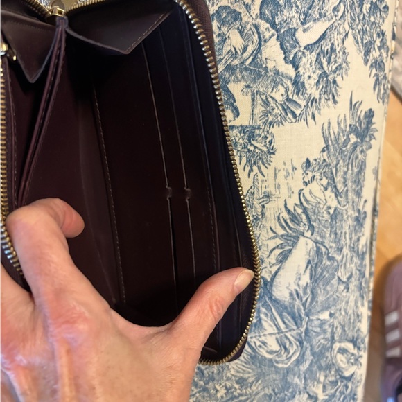 Louis Vuitton wine colored Vernis Zippy Wallet - Picture 4 of 13